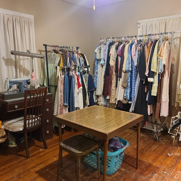 Welcome to MaryMae's VTG Closet ❣ - Picture 5 of 14